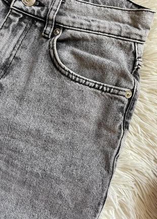 Серые джинсы мом с высокой талией mango4 фото