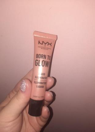 Nyx born to glow,gleam