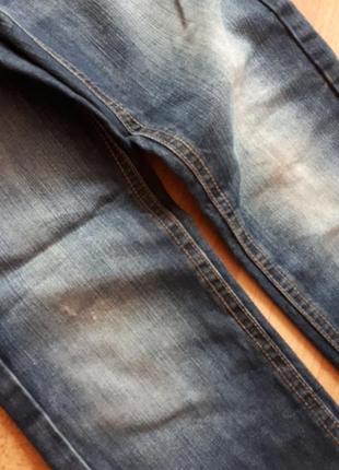Фирменные джинсы с потертостями3 фото