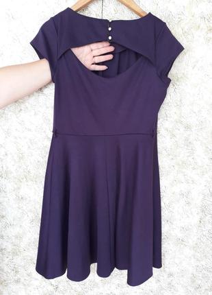 Интересное платье с красиво открытой спиной в баклажанном цвете.