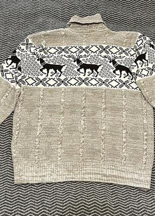 Бежевый свитер