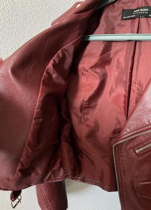 Шкіряна куртка укорочена вишневого кольору zara5 фото