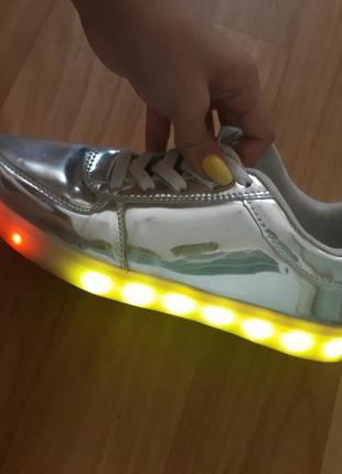 Led кроссовки кеды