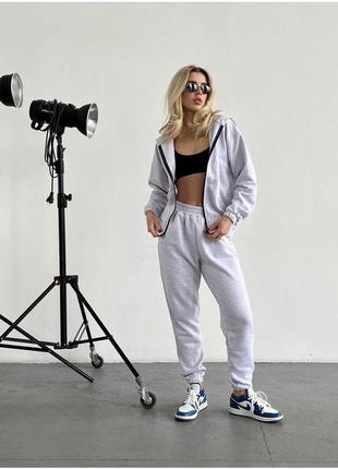 Сірі спортивні штани, джогери