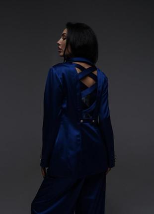 Костюм — двойка жіночий брючний атласний піджак з оригінальним декором штани італійський атлас синій
