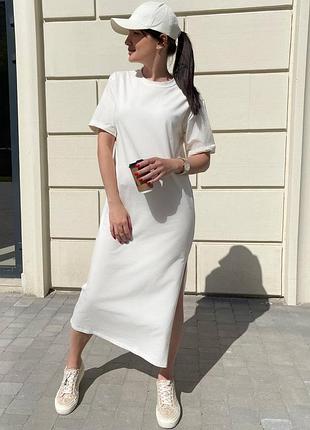 Платье с разрезом