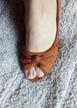 Нові коричневі теракотові замшеві туфлі танкетка пробка від peacocks