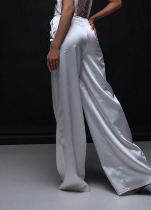 Брюки женские атласные нарядные прямого свободного кроя оверсайз широкие брюки белые из итальянского2 фото