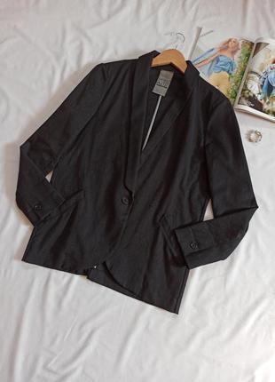Черный фактурный удлиненный пиджак на одну пуговицу1 фото