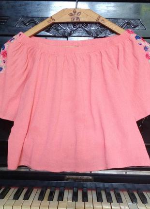 Блузочка на плечі з вишивкою