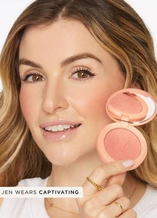 Стойкие румяна tarte amazonian clay 12-hour blush captivating с амазонской глиной2 фото