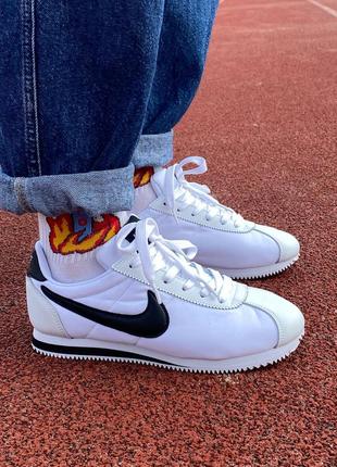 Nike cortez white black