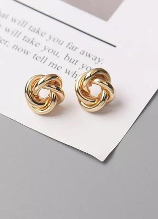 Женские серьги гвоздики