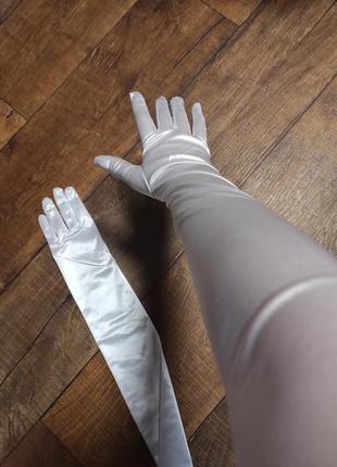 Рукавички білі атласні довгі жіночі3 фото