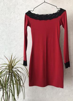 Красное платье з кружевом1 фото