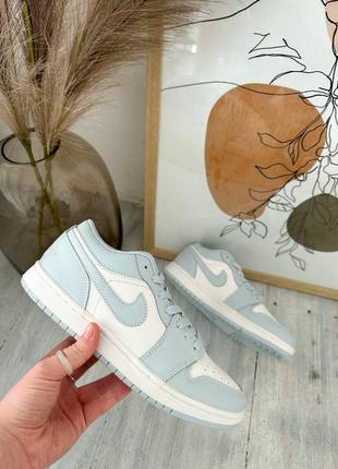 Кожаные кроссовки air jordan 1 low sky2 фото