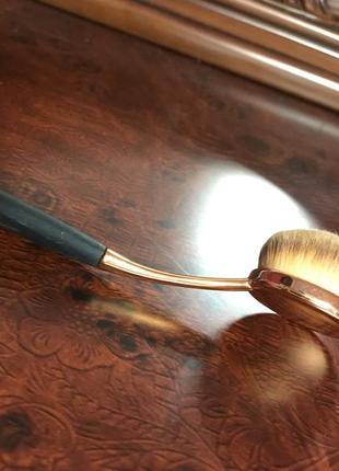 Кисточка для тонального овальная золотая oval brush