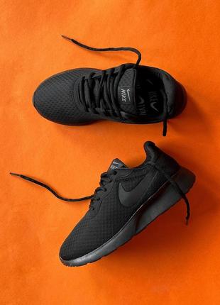 Nike tanjun black