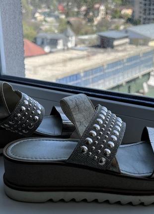 Шльопанці шльопанці
