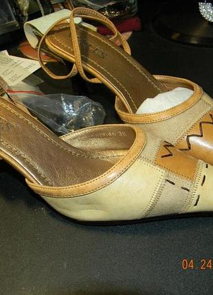 Нові босоніжки 38р-25см + набійки