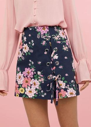 Новая с биркой шикарная юбка в цветочный принт,трендовая юбка со шнуровкой в узор h&m