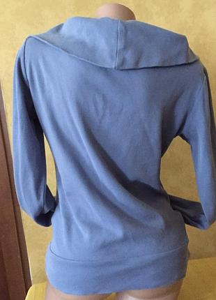 Голубая кофта вырез лодочка 2