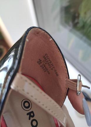 Босоніжки на підборах лаковані з переплетеними лямками6 фото