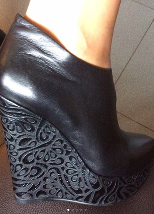 Шикарные ботинки miraton на платформе!!!