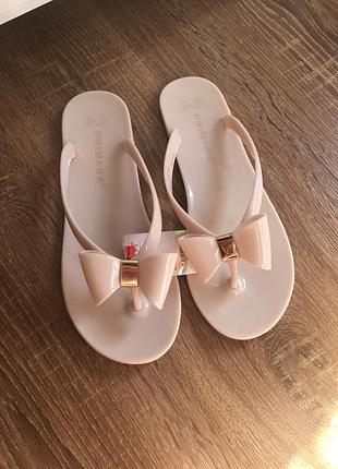 Вьетнамки primark