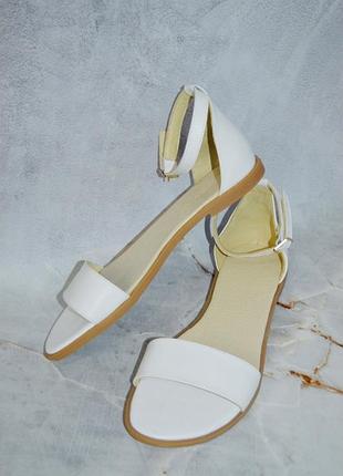 Босоніжки натур шкіра білі 36-44р всі кольори