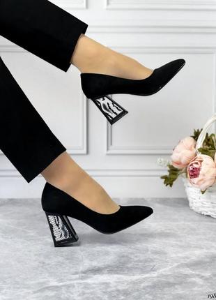 Женские черные замшевые туфли на квадратных каблуках2 фото