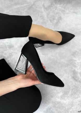 Женские черные замшевые туфли на квадратных каблуках6 фото