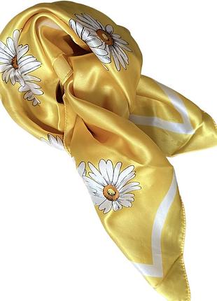 Вишукана хустка з гарним квітковим принтом сонячного кольору.(новий)