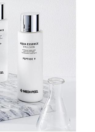 Эмульсия - medi-peel peptide 9 aqua essence emulsion.