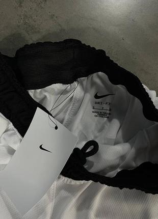 Nike big swoosh 5
