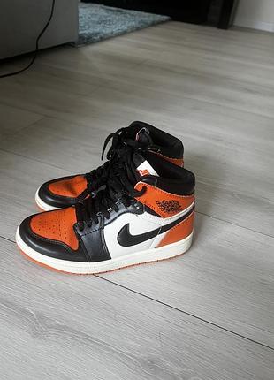 Кроссовки джорлан кожаные