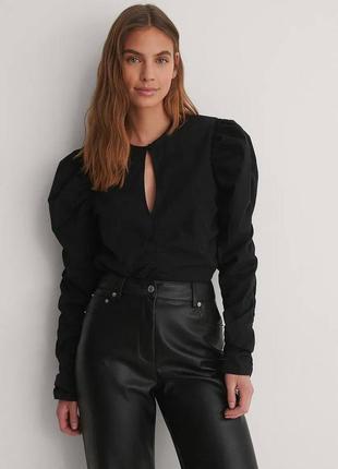 Блуза чорна з довгим рукавом-ліхтариком