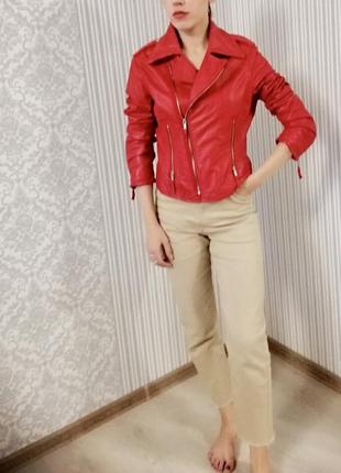 Кожаная брендовых красная курточка6 фото