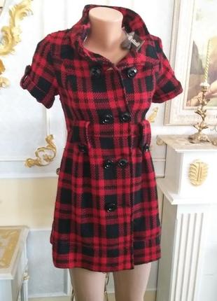 Продам attentif женское пальто с короткими рукавами.