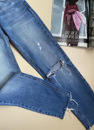 Жіночі джинси з рваностями4 фото