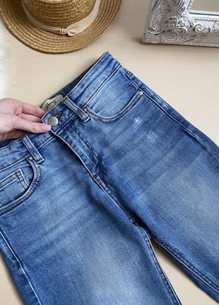 Жіночі джинси з рваностями5 фото