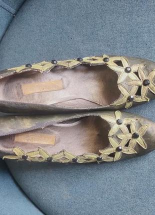 Туфли женские на каблуке с цветками3 фото