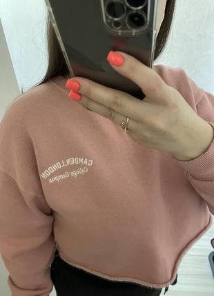 Розовый укороченный свитшот на флисе pull &amp; bear