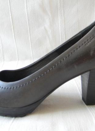 Roberto santi  кожаные туфли на каблуке р.39 (25,5 см)2 фото