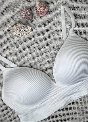 Топ. топик-бюстгалтер в рубчик. цвета разные: белый, черный, бежевый, серый.