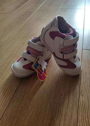 Распродажа кроссовки для девочки