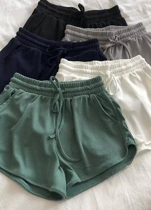 Трикотажные шорты на шнуровке