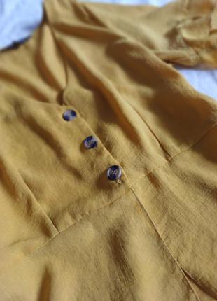 Блуза на пуговицах с баской воланом горчичная s m2 фото