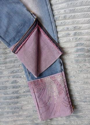 Мега стильные джинсы декорированы стеклянными камушками5 фото