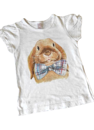 Стильная и нежная футболка с зайчиком